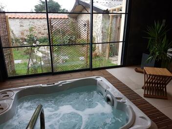 Le jacuzzi du Gîte "Détente et Spa Entre Mer et Marais" de Bourgneuf-en-Retz